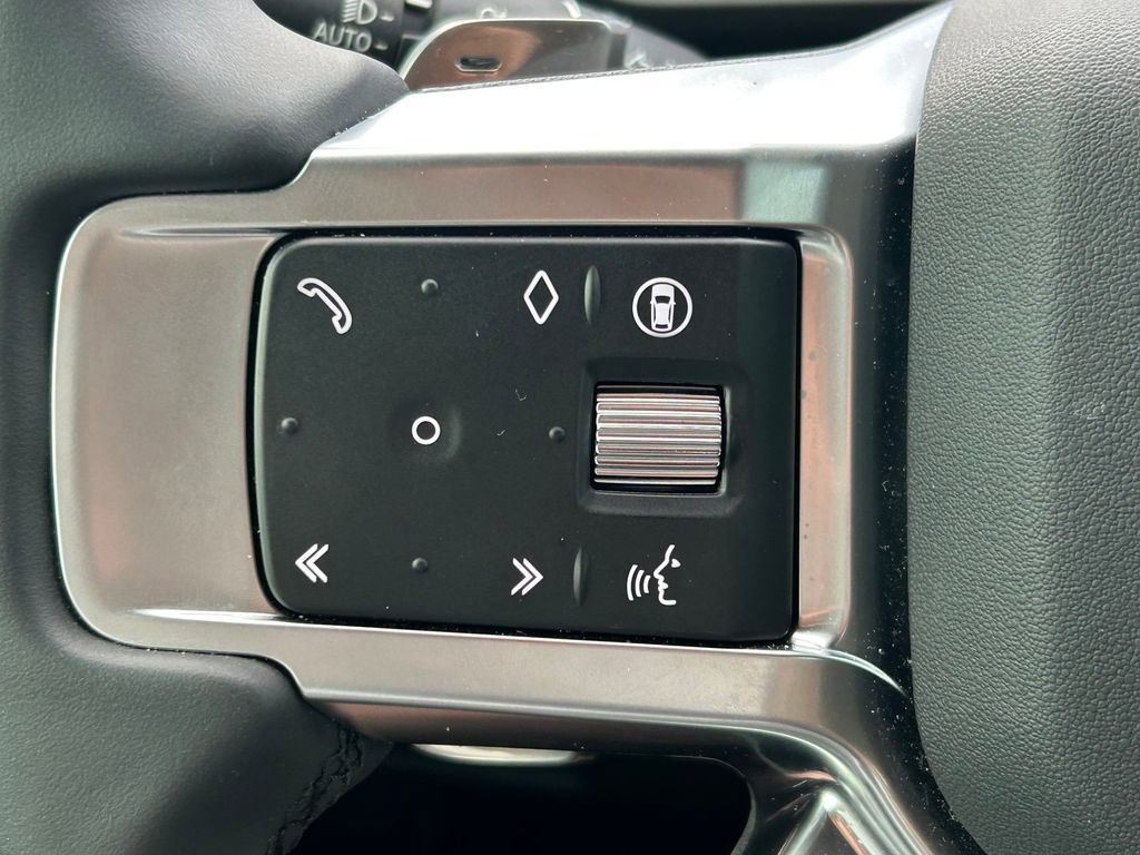 Used 2024 Land Rover Discovery Dynamic SE image 41