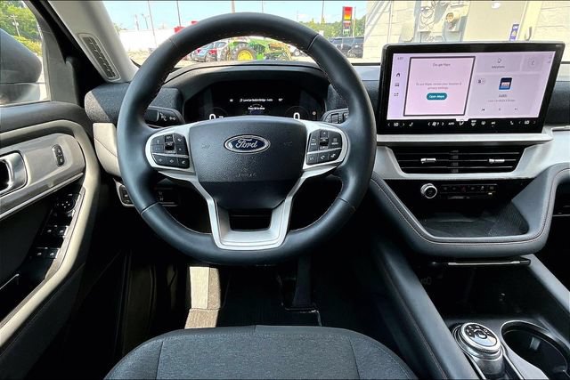 Used 2025 Ford Explorer Active AWD/4WD image 5