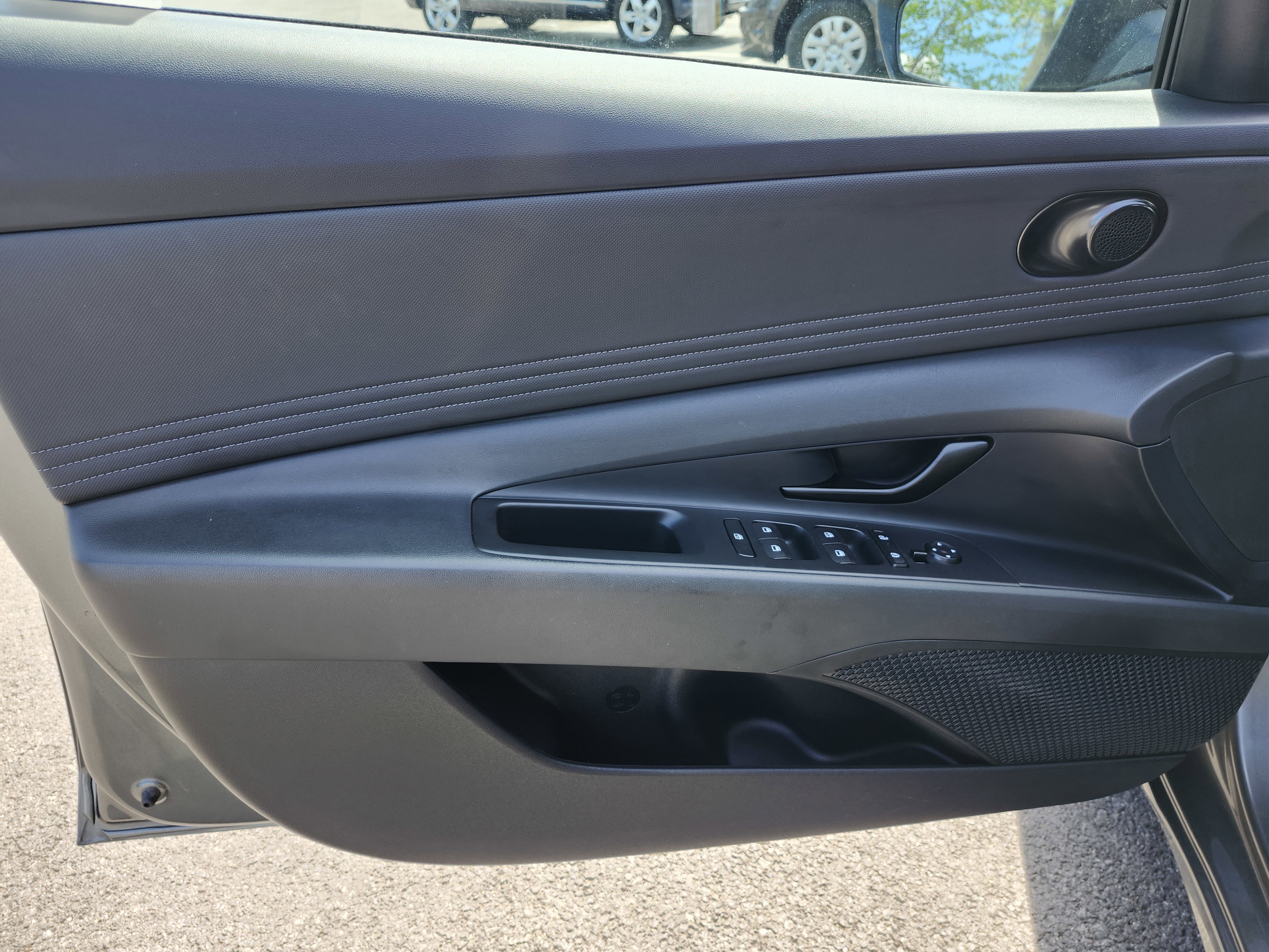 Used 2025 Hyundai Elantra SEL FWD image 24