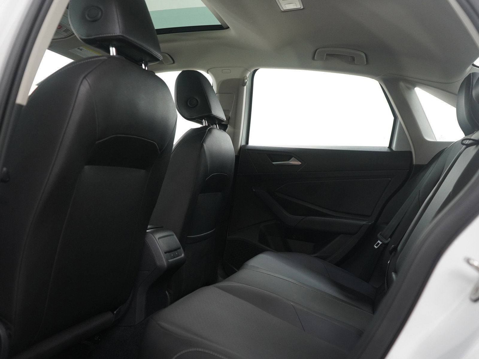 Used 2020 Volkswagen Jetta SE w/ SE Cold Weather Package image 16