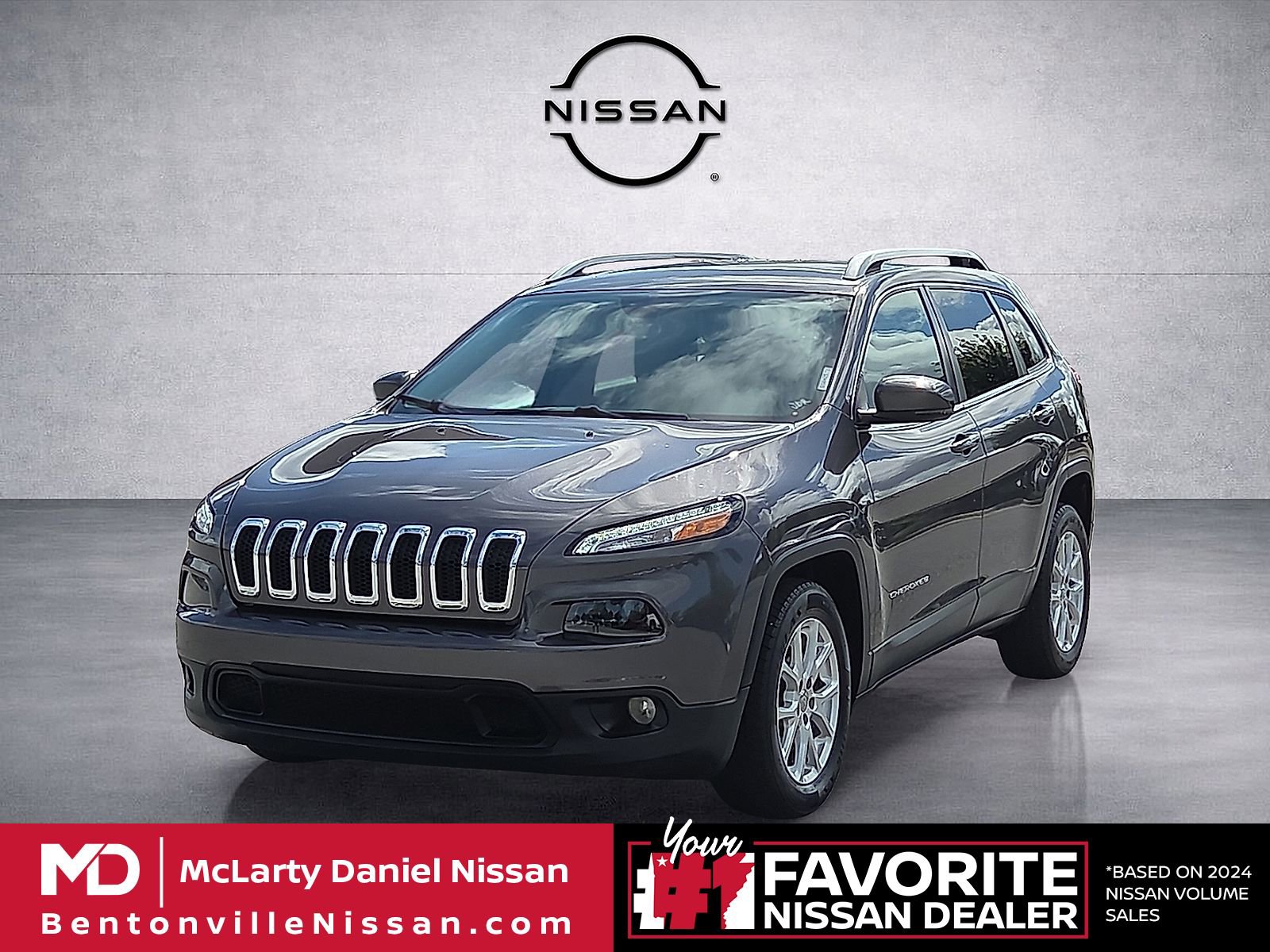 Used 2018 Jeep Cherokee Latitude Plus w/ Comfort/Convenience Group FWD image 2
