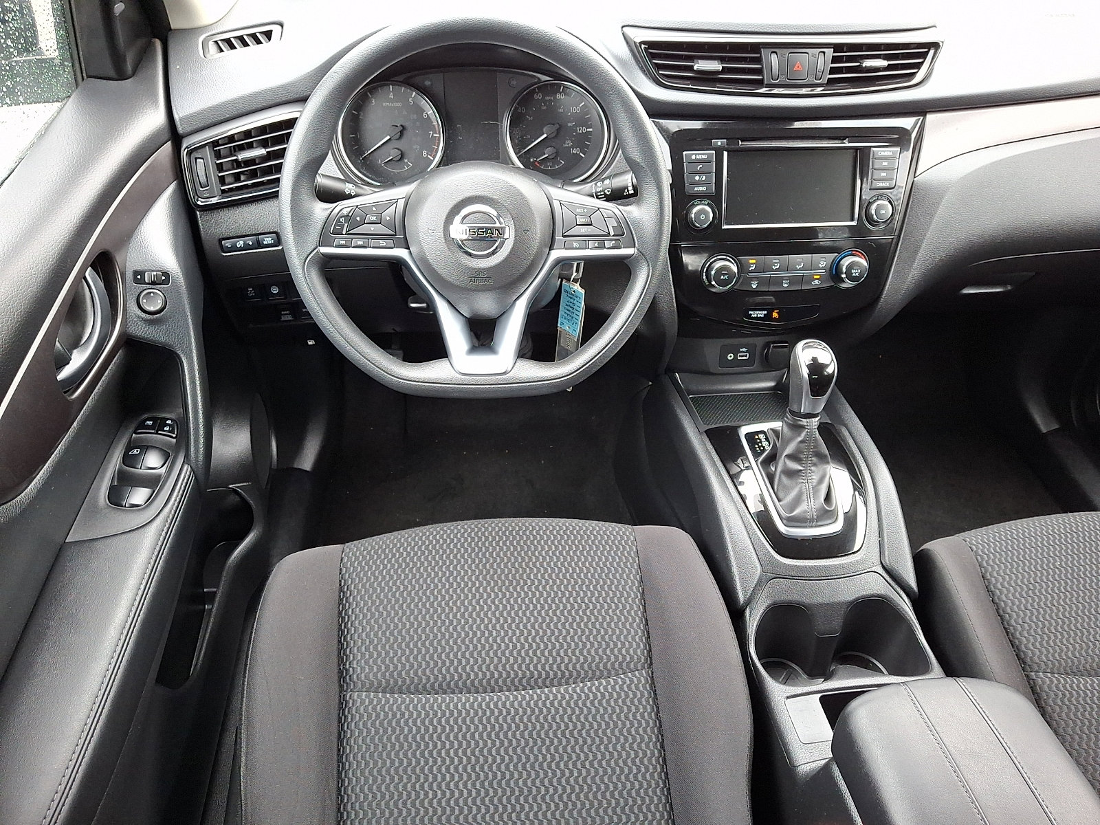 Used 2020 Nissan Rogue Sport S image 11