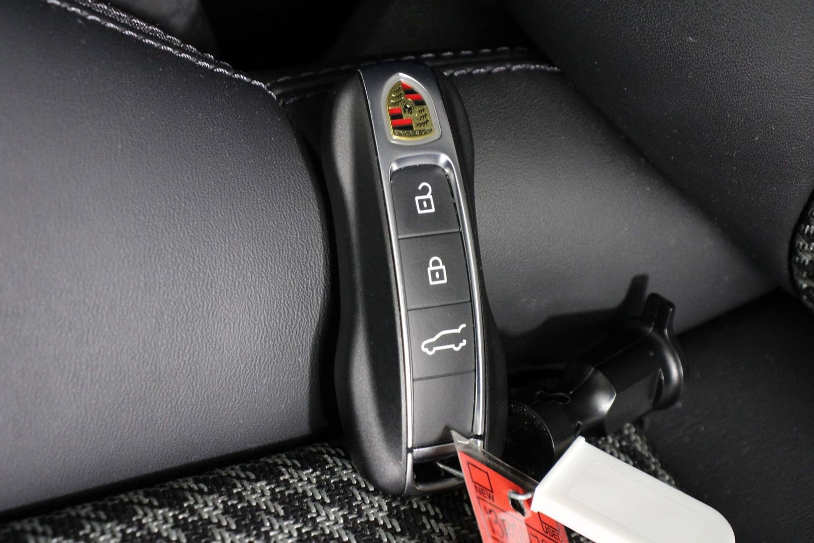 Certified 2025 Porsche Cayenne S image 33