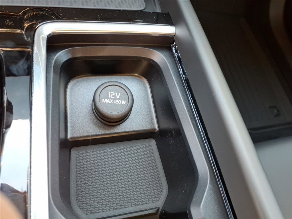 Certified 2026 Volvo XC60 B5 Plus w/ Climate Package AWD/4WD image 18