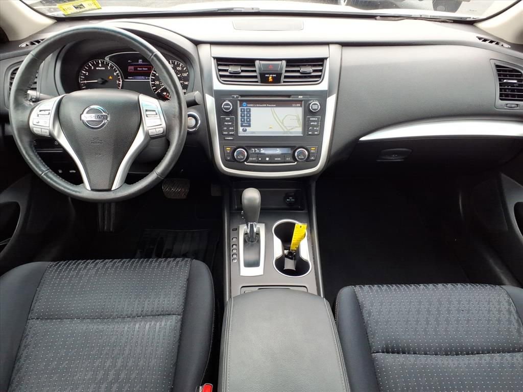 Used 2017 Nissan Altima 2.5 SV w/ Convenience Package image 16