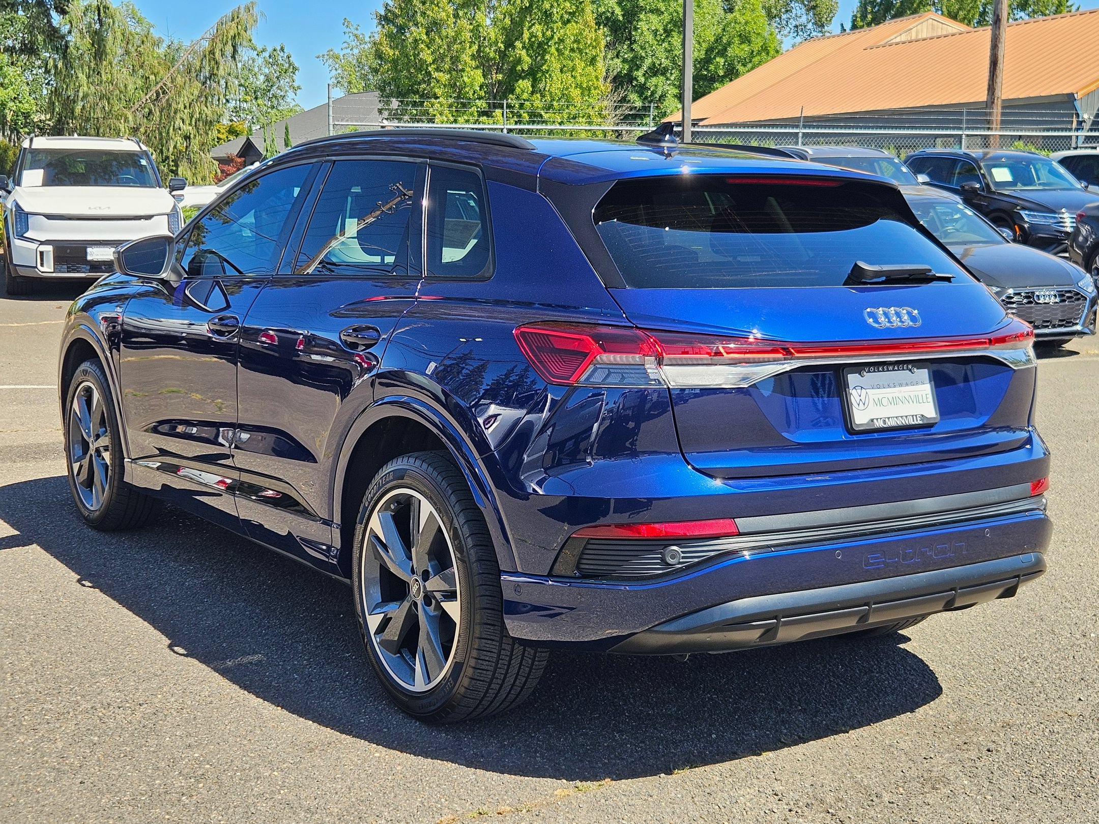 Used 2023 Audi Q4 e-tron Premium Plus w/ Premium Plus AWD/4WD image 3