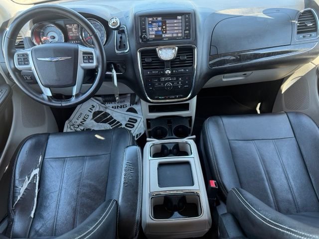 Used 2014 Chrysler Town & Country Touring FWD image 11