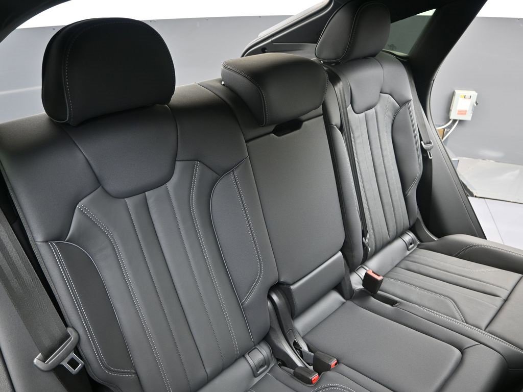 Certified 2025 Audi Q5 2.0T Premium Plus w/ Premium Plus Package image 16