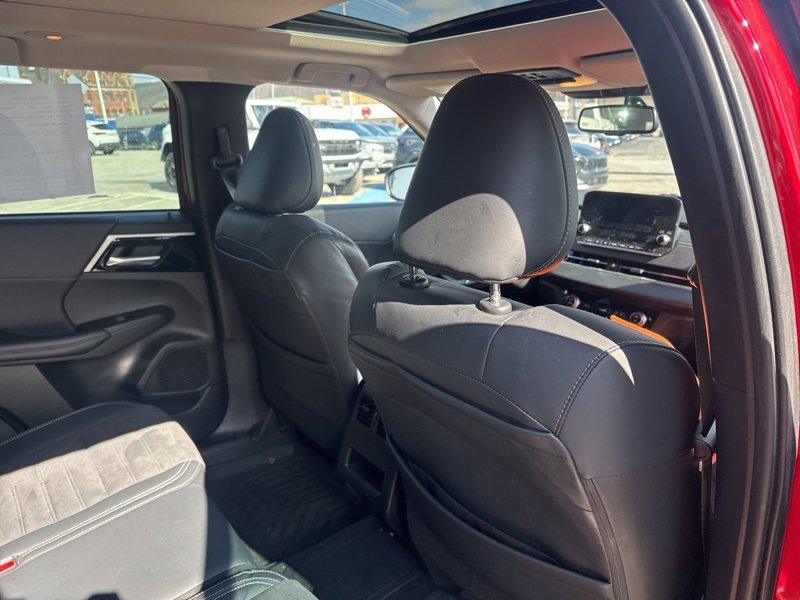 Used 2023 Mitsubishi Outlander SE image 9