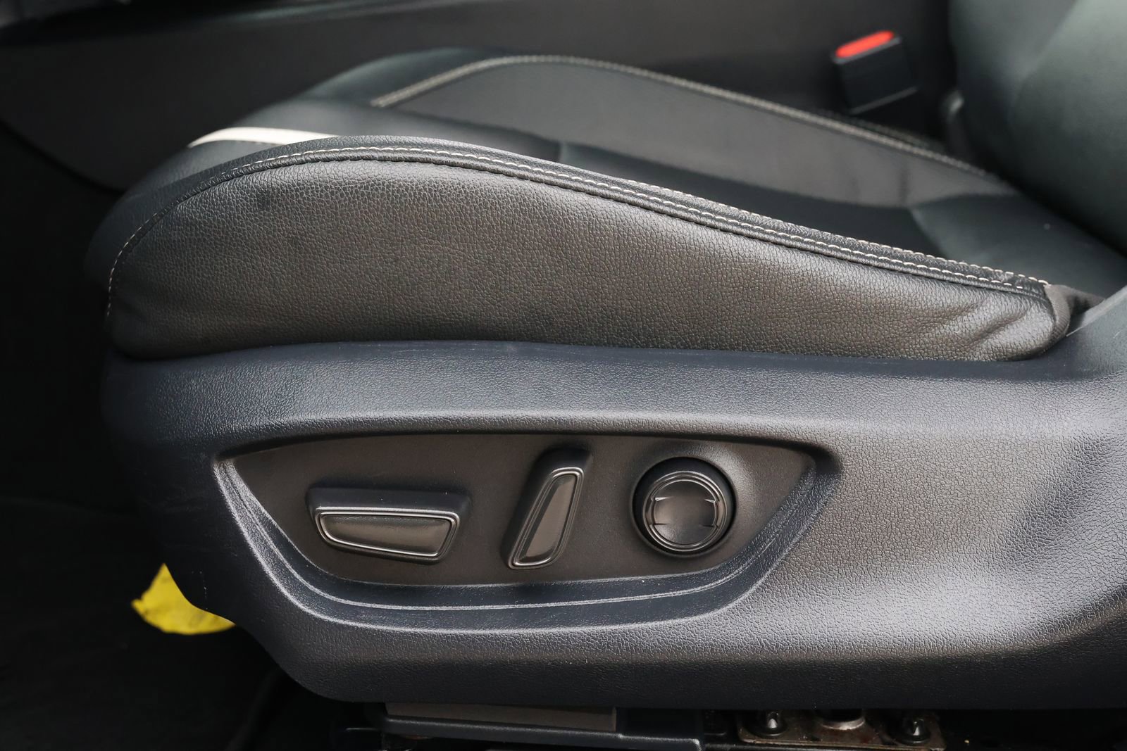 Used 2025 Toyota Camry SE FWD image 28