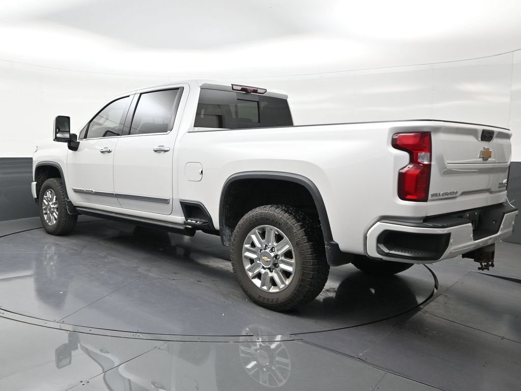 Used 2024 Chevrolet Silverado 3500 High Country w/ High Country Premium Package AWD/4WD image 3