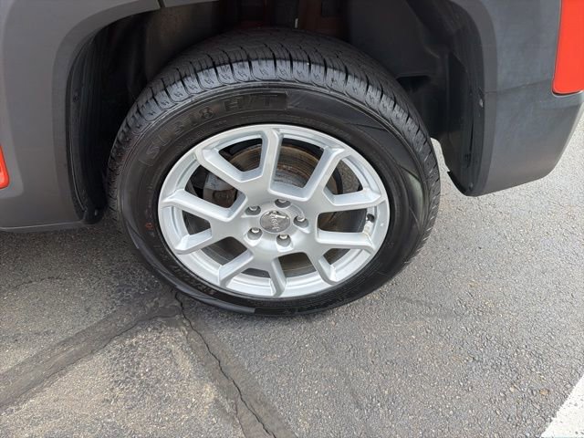 Used 2020 Jeep Renegade Latitude w/ Cold Weather Group image 29