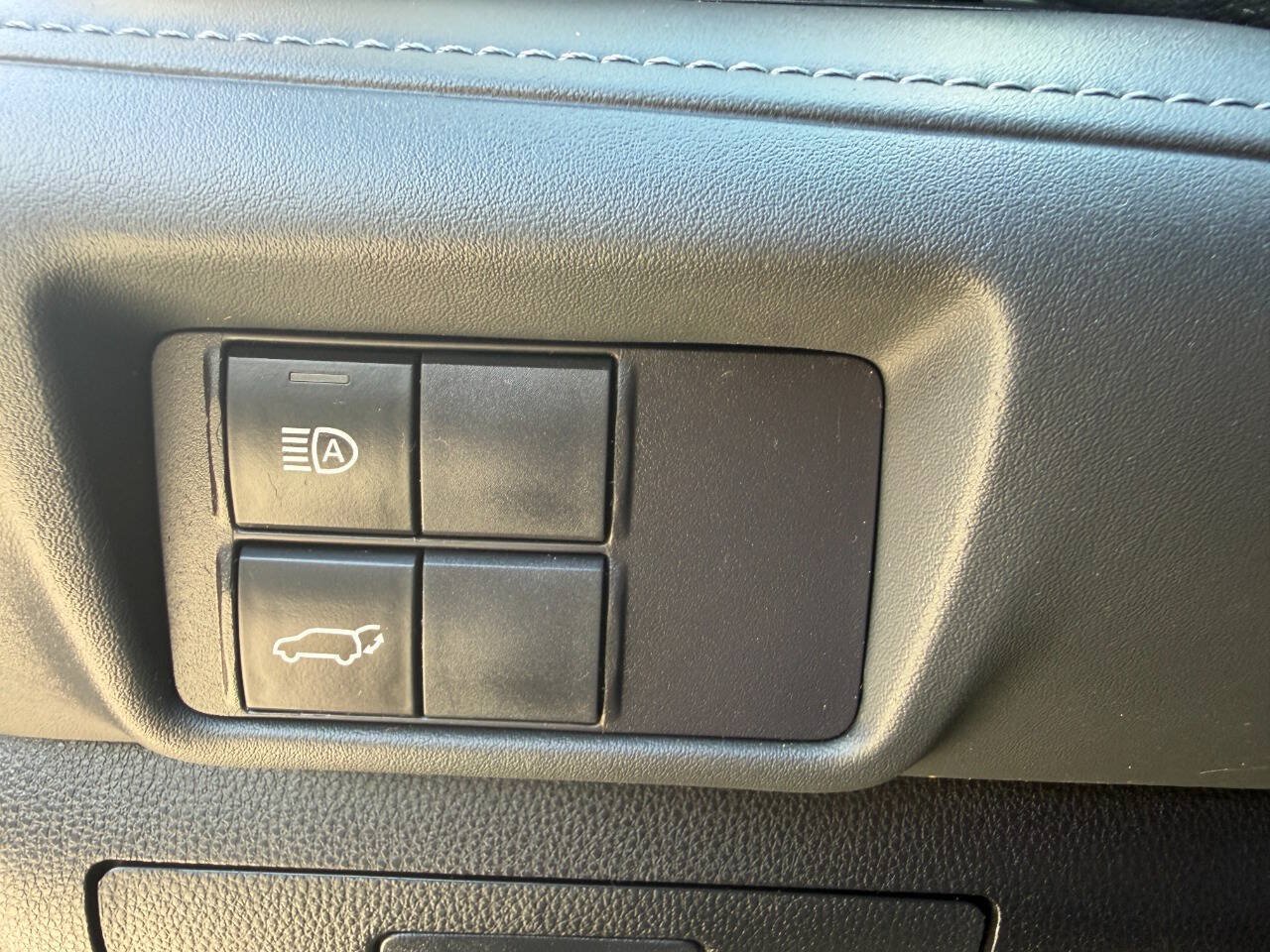 Used 2022 Toyota Highlander XSE AWD/4WD image 38