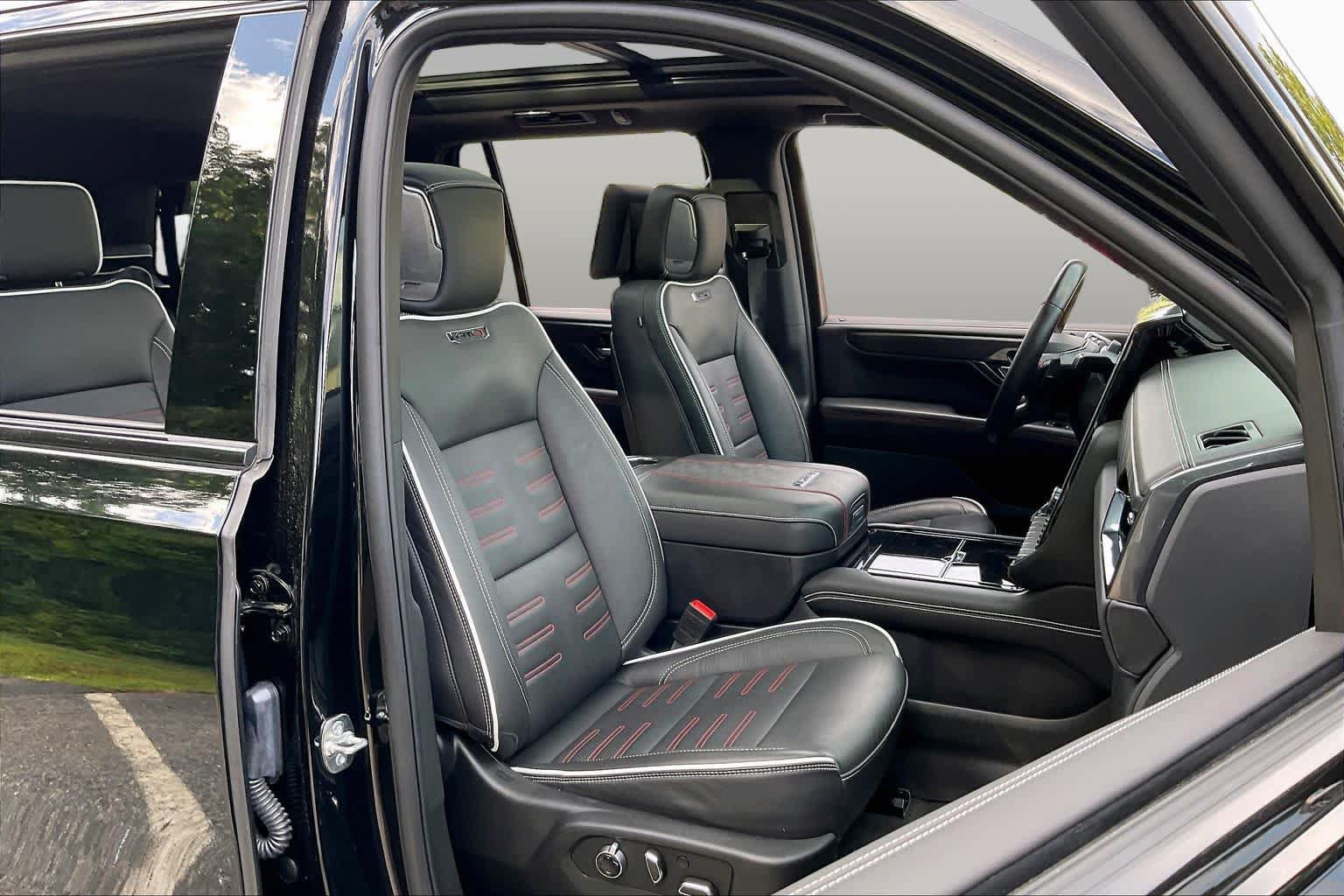 Used 2025 GMC Yukon AT4 Ultimate w/ LPO, Floor Liner Package AWD/4WD image 9