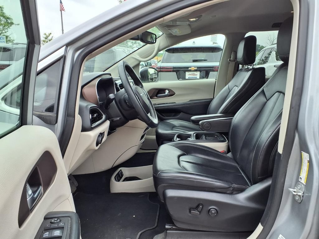 Used 2021 Chrysler Voyager Lxi FWD image 12