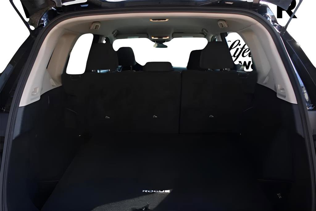 Used 2024 Nissan Rogue S image 9