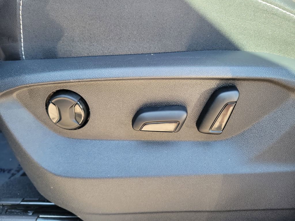 Used 2024 Volkswagen Atlas SE w/ Panoramic Sunroof Package FWD image 21