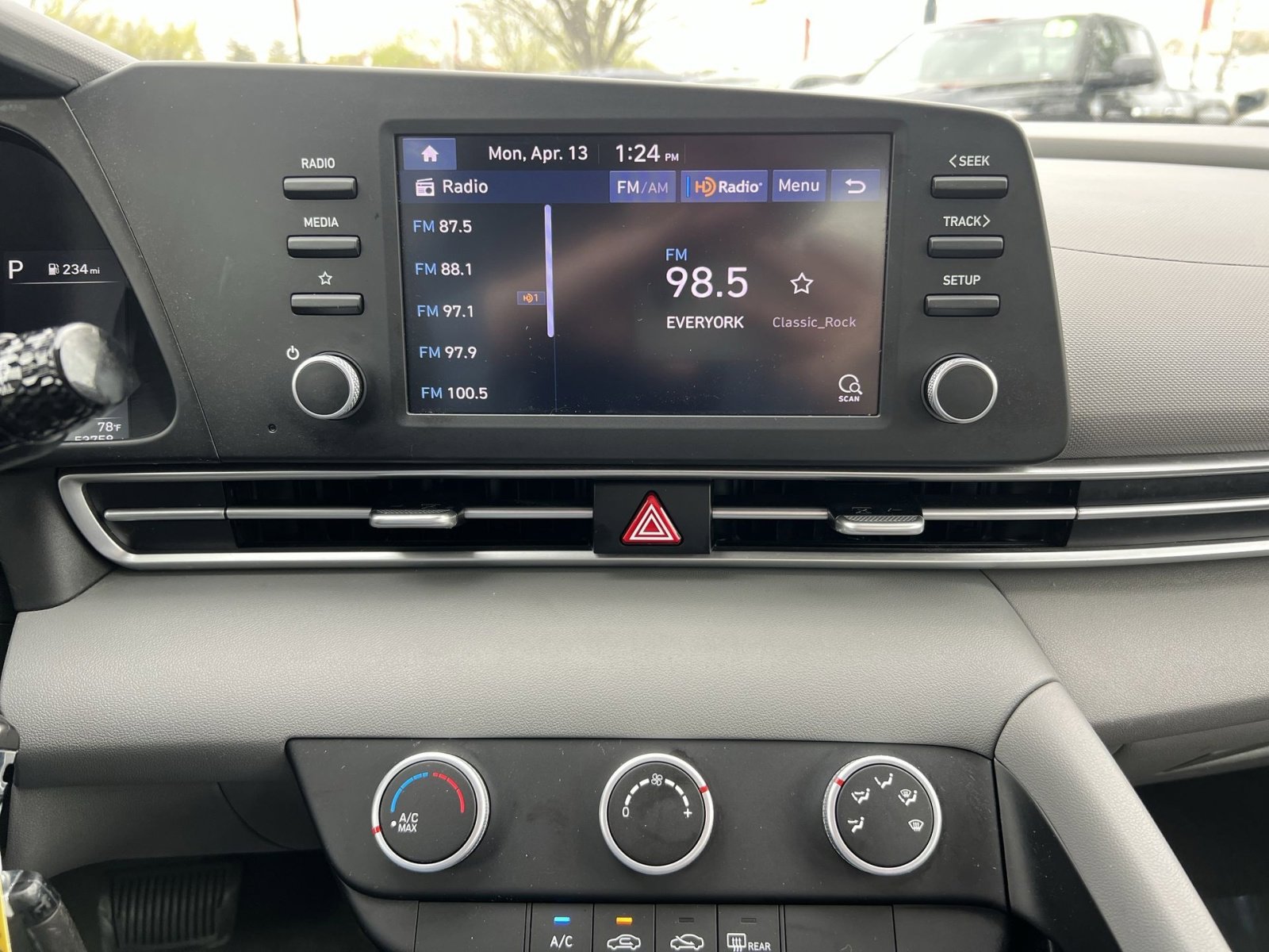 Used 2023 Hyundai Elantra SE image 25