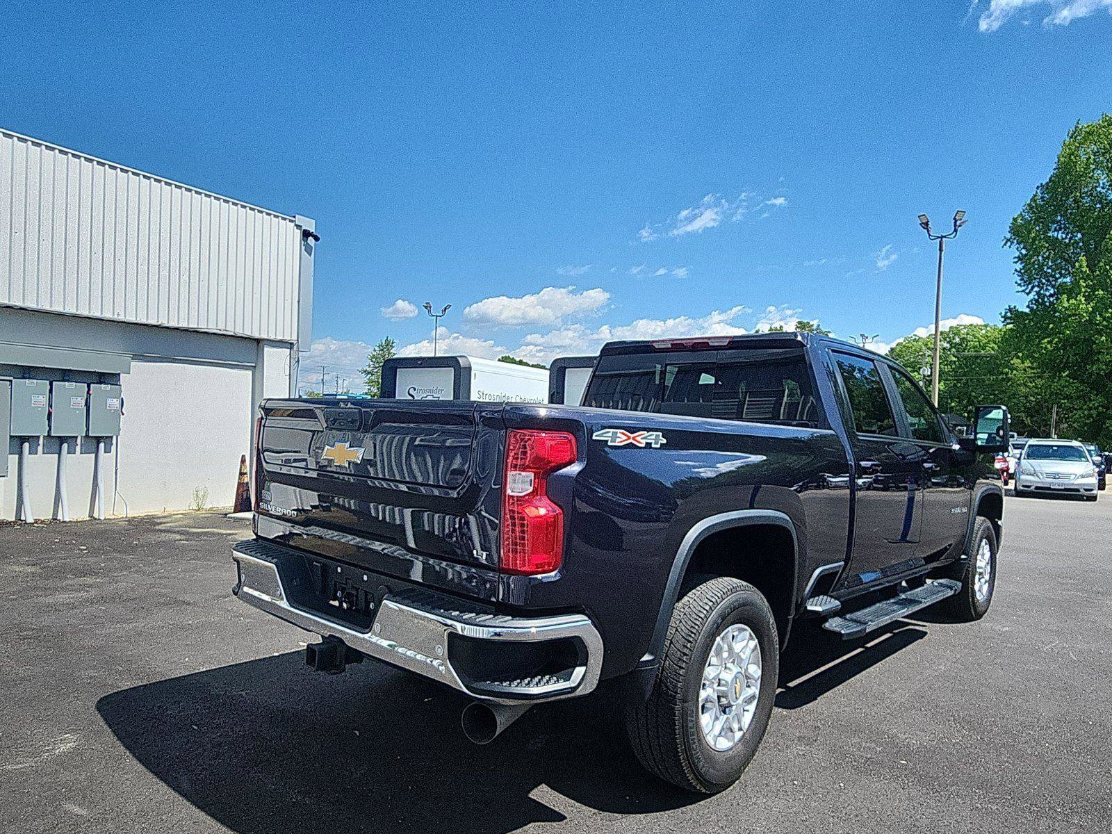 Used 2024 Chevrolet Silverado 3500 LT w/ Safety Package AWD/4WD image 5