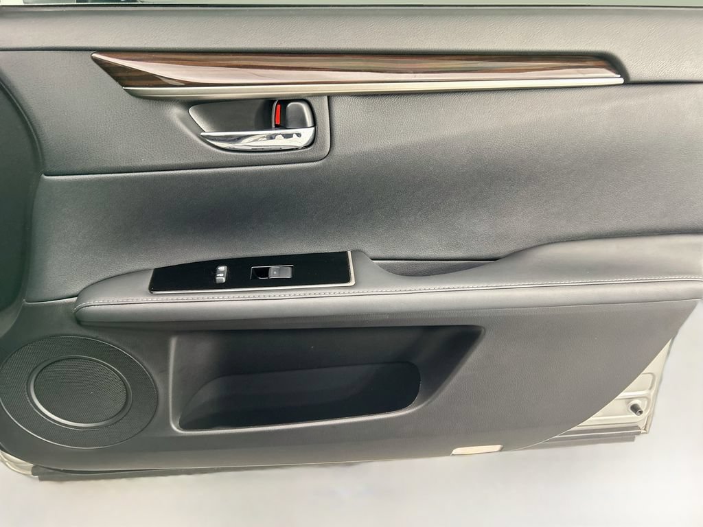 Used 2016 Lexus ES 350 w/ Premium Package w/Wood Trim FWD image 23