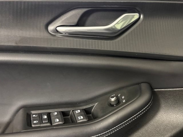 Used 2025 Jeep Grand Cherokee Altitude RWD image 15