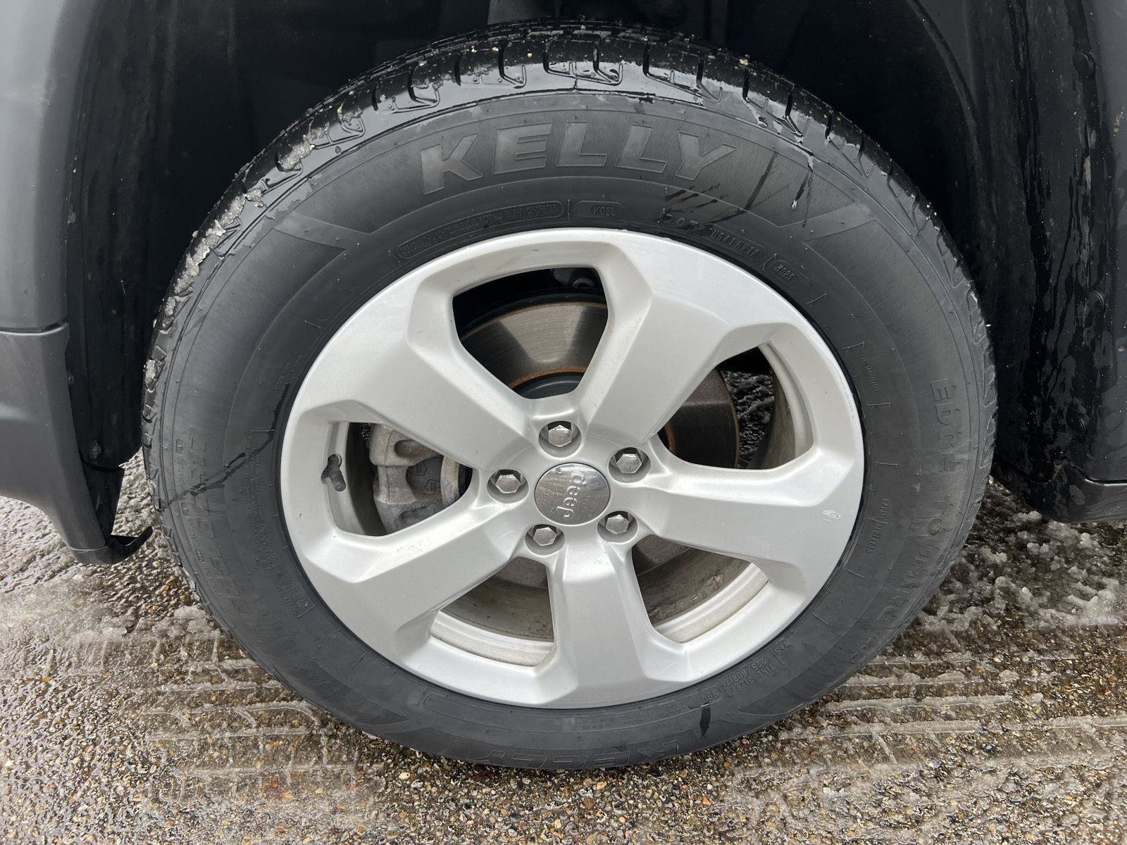 Used 2020 Jeep Compass Latitude image 41