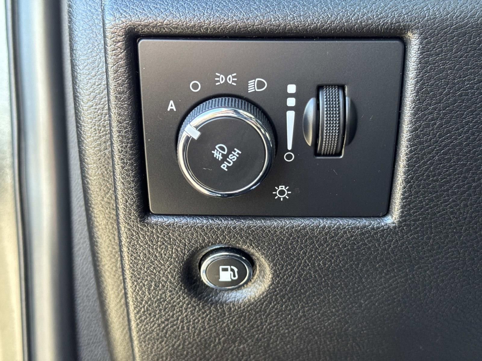 Used 2019 Jeep Grand Cherokee Limited image 22