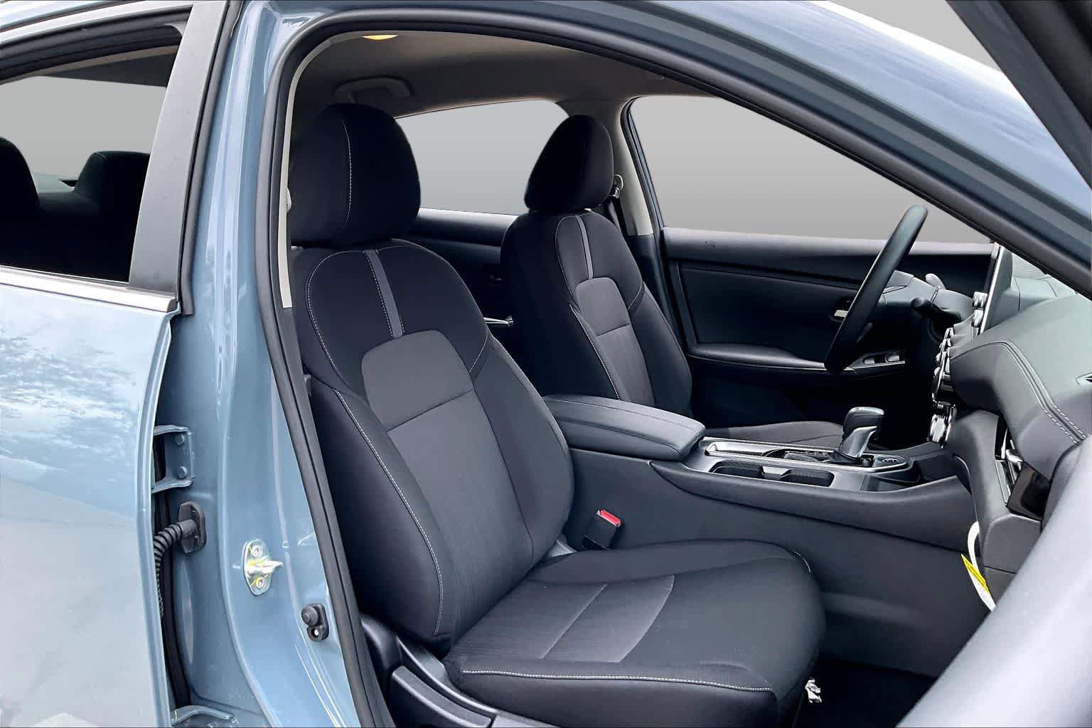 Used 2025 Nissan Sentra SV FWD image 9