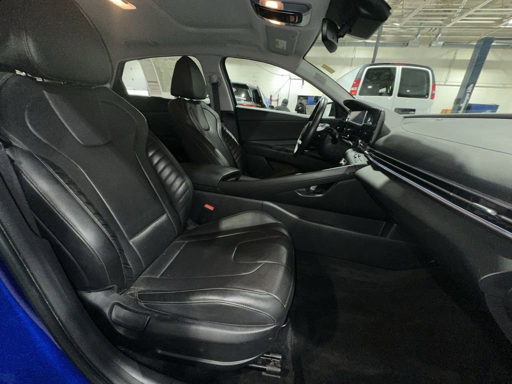 Used 2024 Hyundai Elantra Limited image 26