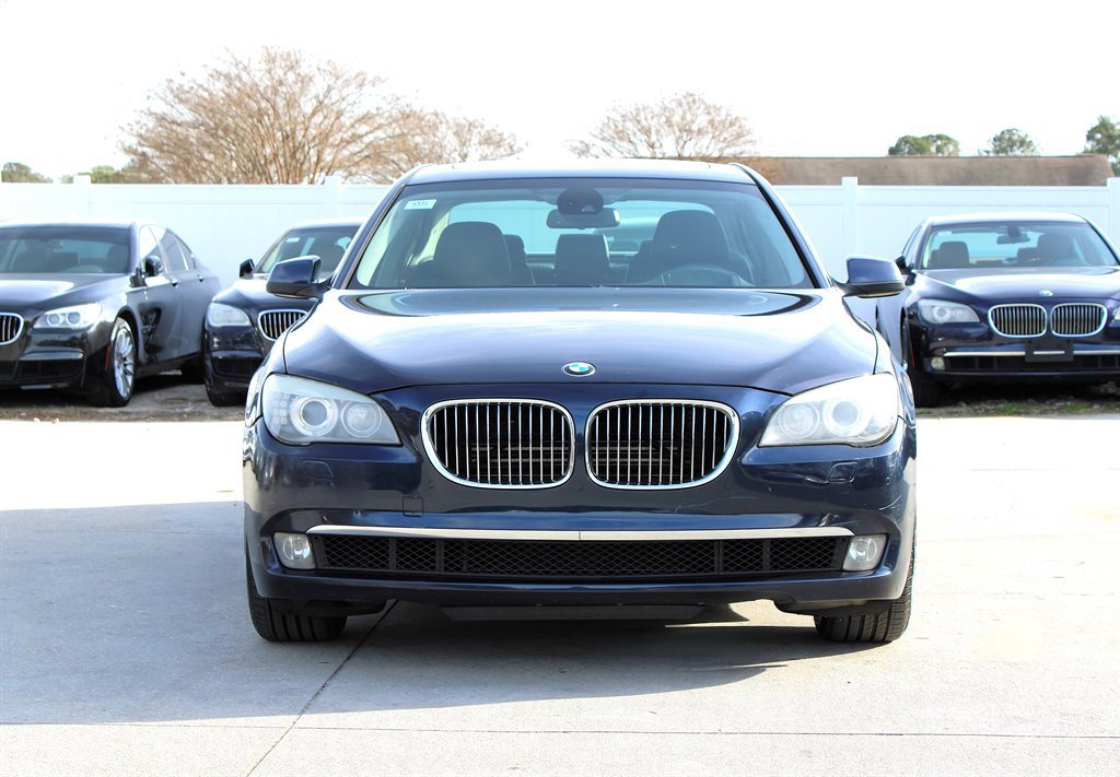 Used 2012 BMW 750i xDrive image 2