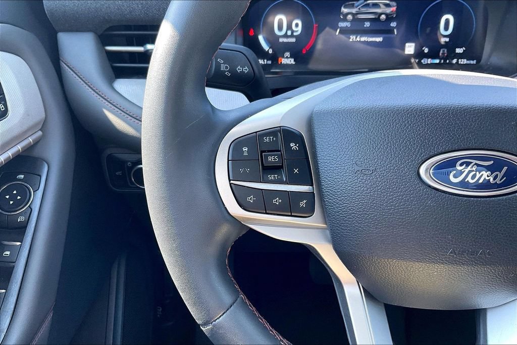 Certified 2025 Ford Explorer Active RWD image 17