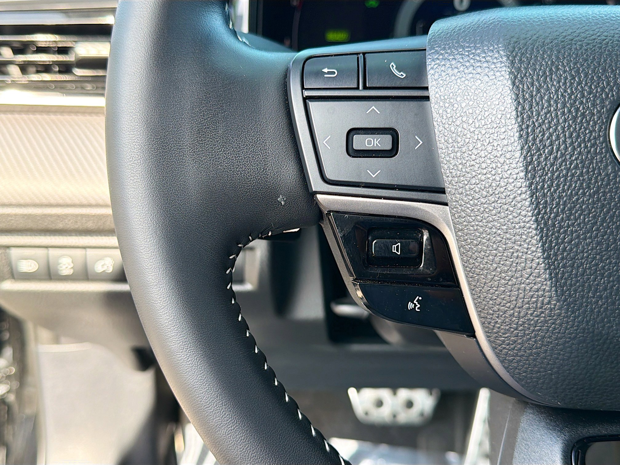 Used 2025 Toyota Camry SE w/ Multimedia Upgrade Package image 35