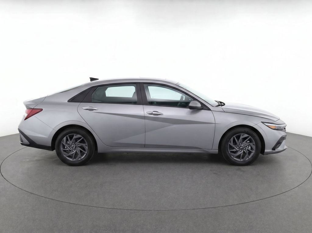 New 2026 Hyundai Elantra SE FWD image 8