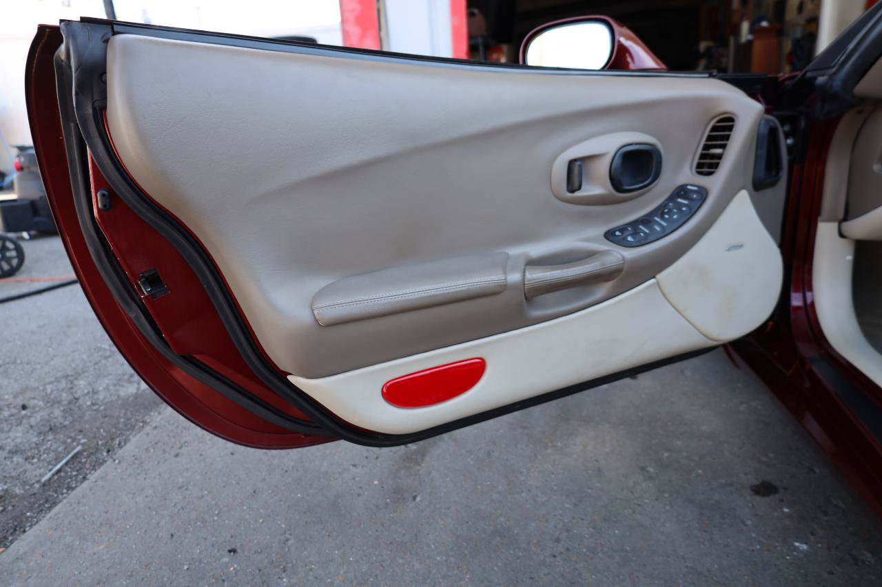 Used 2003 Chevrolet Corvette Convertible w/ Preferred Equipment Group1 RWD image 27