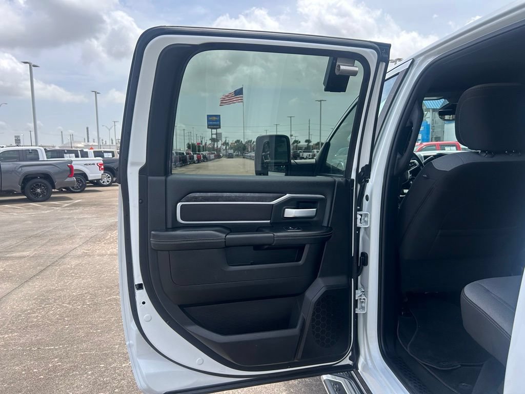 Used 2024 RAM 3500 Big Horn AWD/4WD image 16