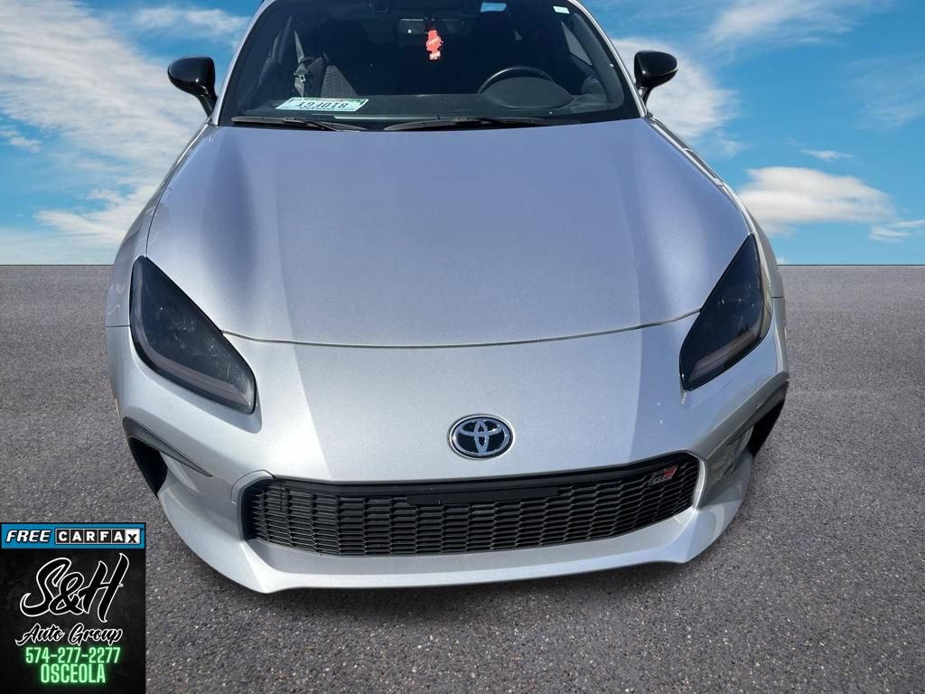 Used 2023 Toyota GR86 w/ ALL Weather Mat Package (TMS) RWD image 3