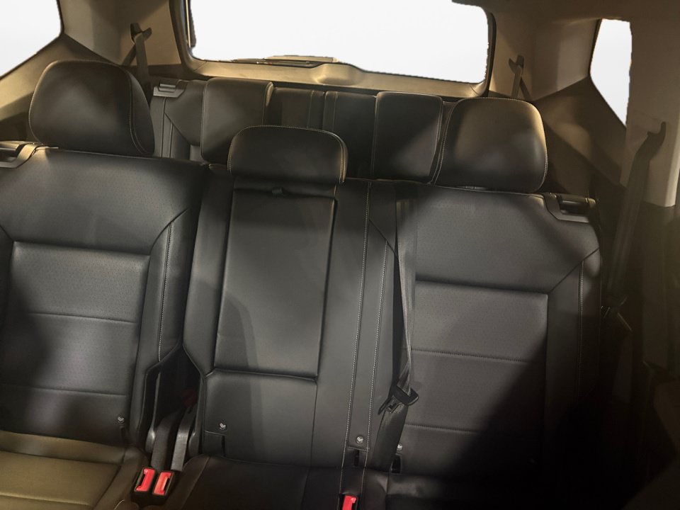 Certified 2023 Volkswagen Atlas SE w/ Black Wheel Package FWD image 12