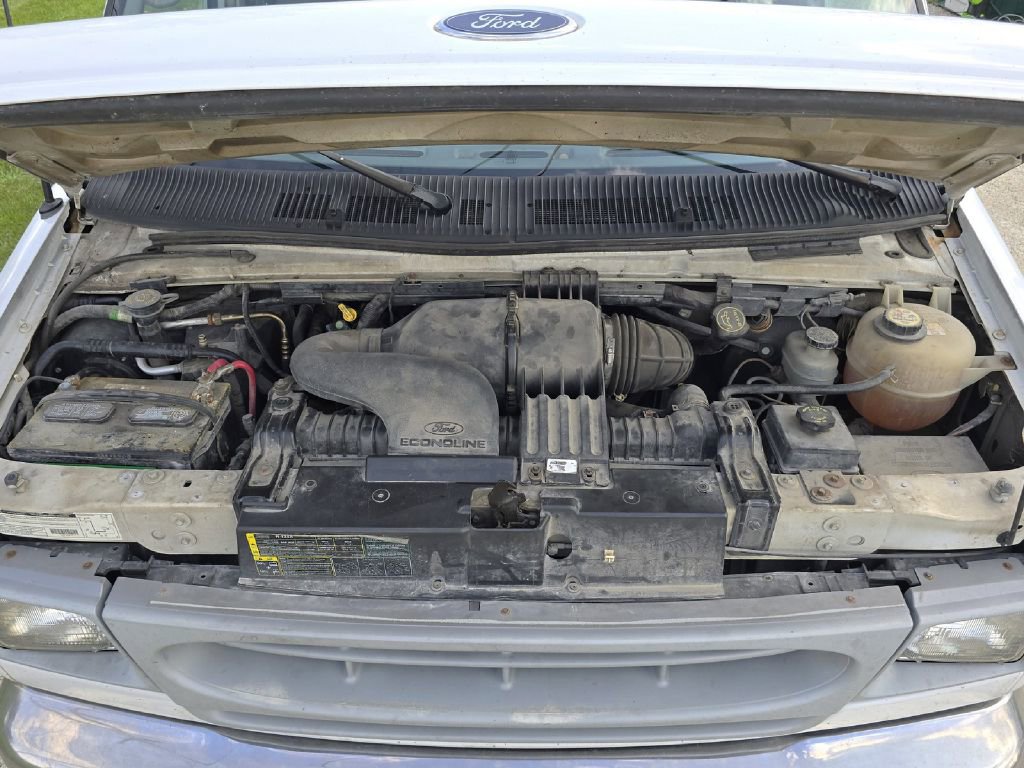Used 2002 Ford E-150 and Econoline 150 RWD image 22