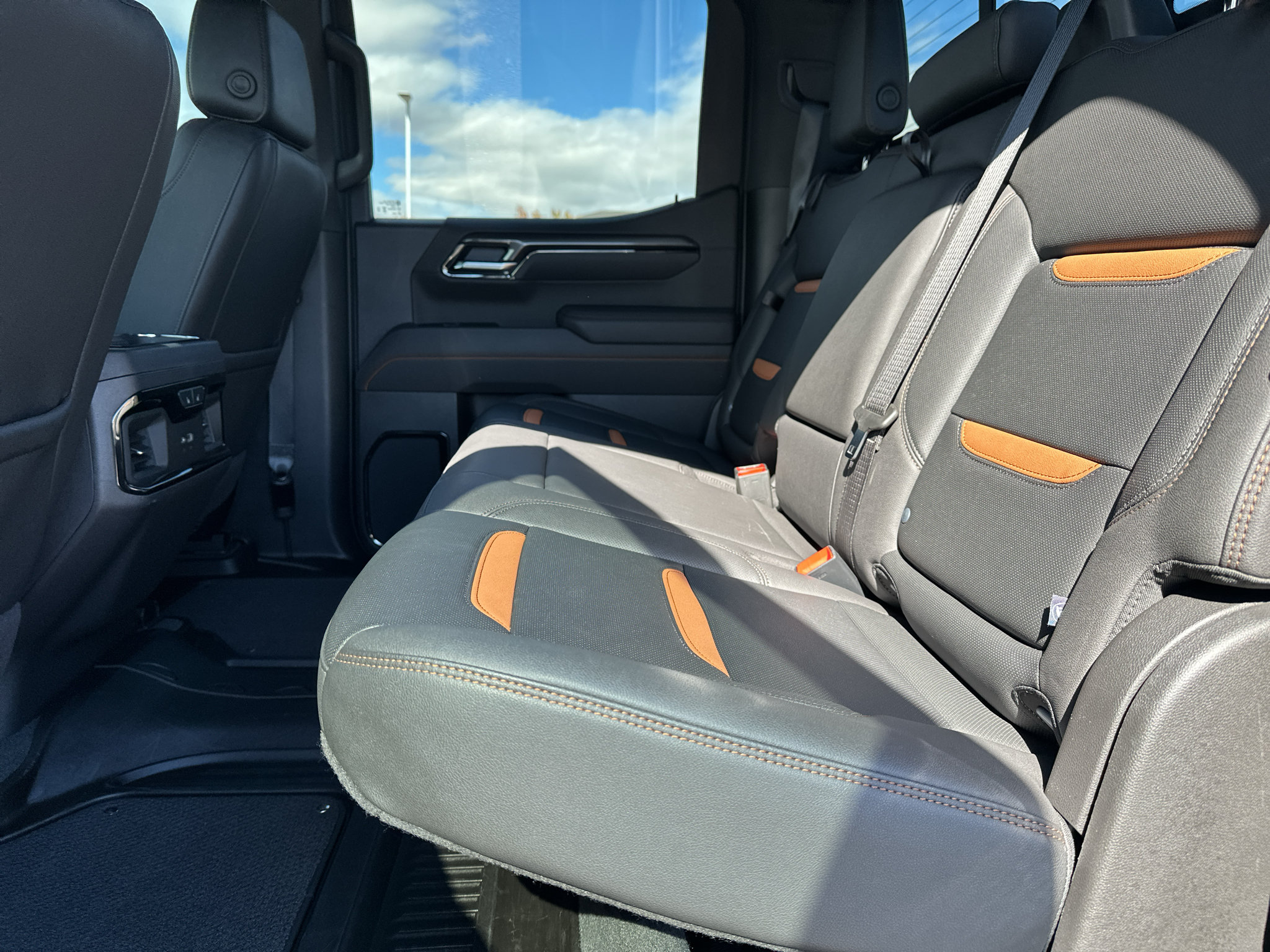 Used 2025 GMC Sierra 1500 AT4 w/ AT4 Premium Package AWD/4WD image 19
