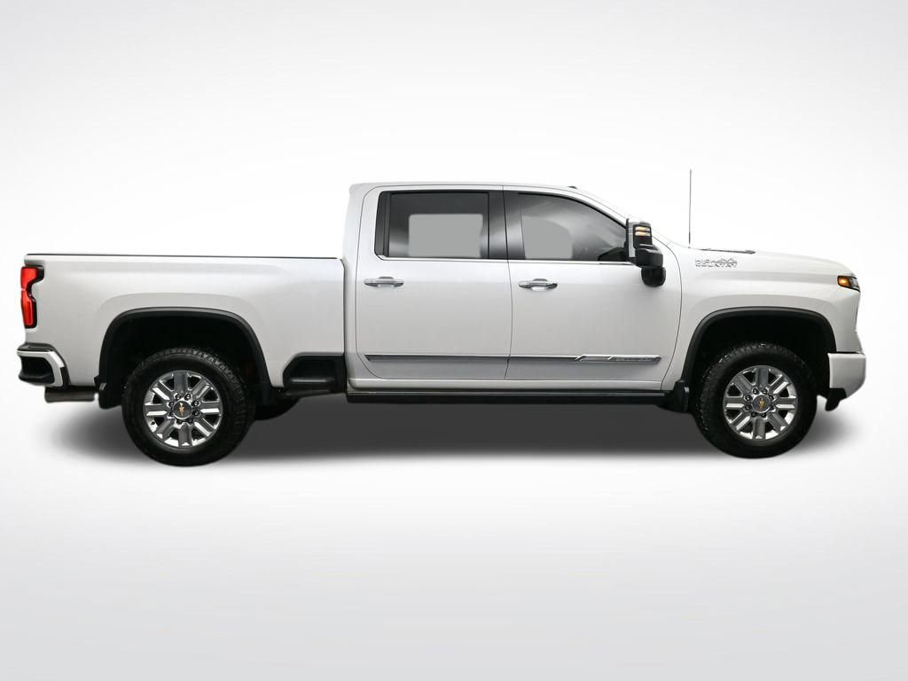 Used 2025 Chevrolet Silverado 2500 High Country w/ High Country Premium Package image 6