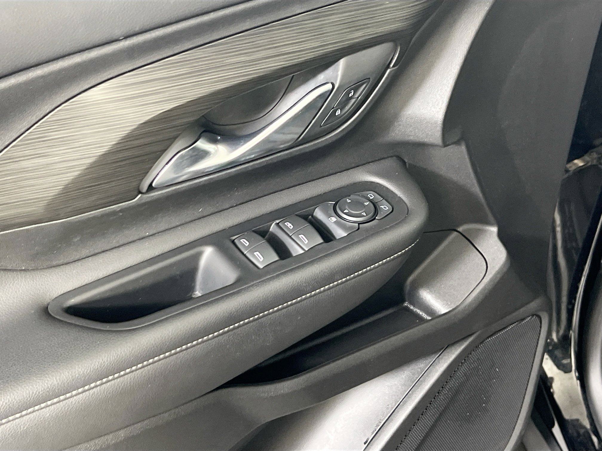 Used 2022 GMC Terrain SLE w/ Driver Convenience Package image 17