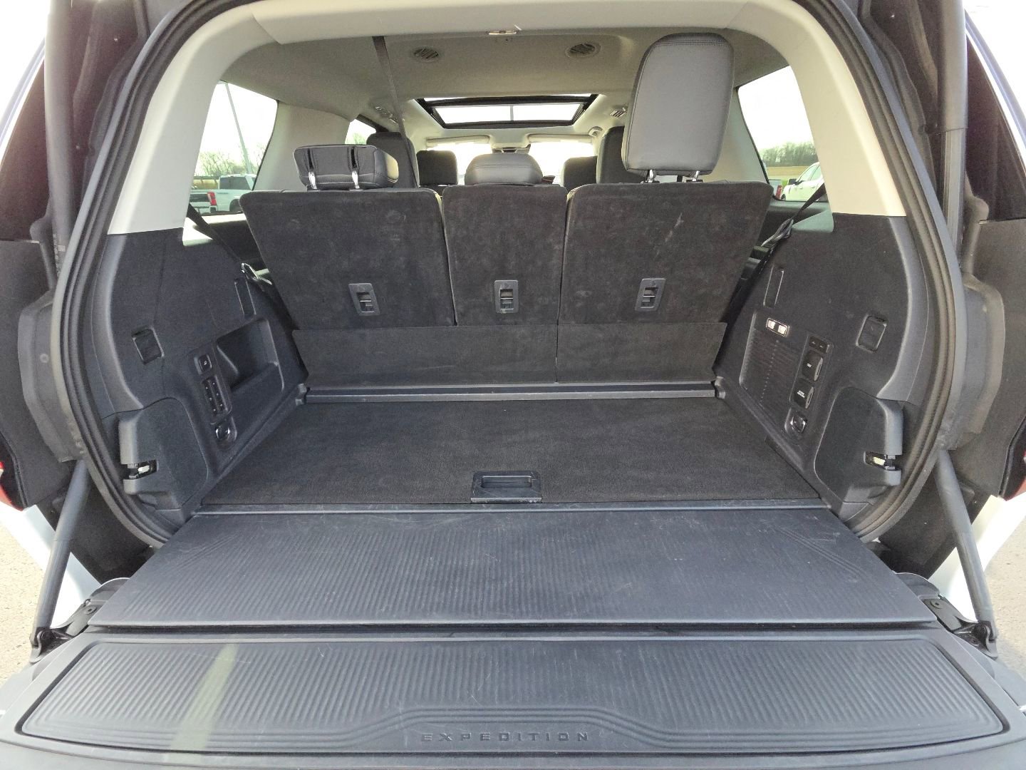 Used 2025 Ford Expedition Active image 18