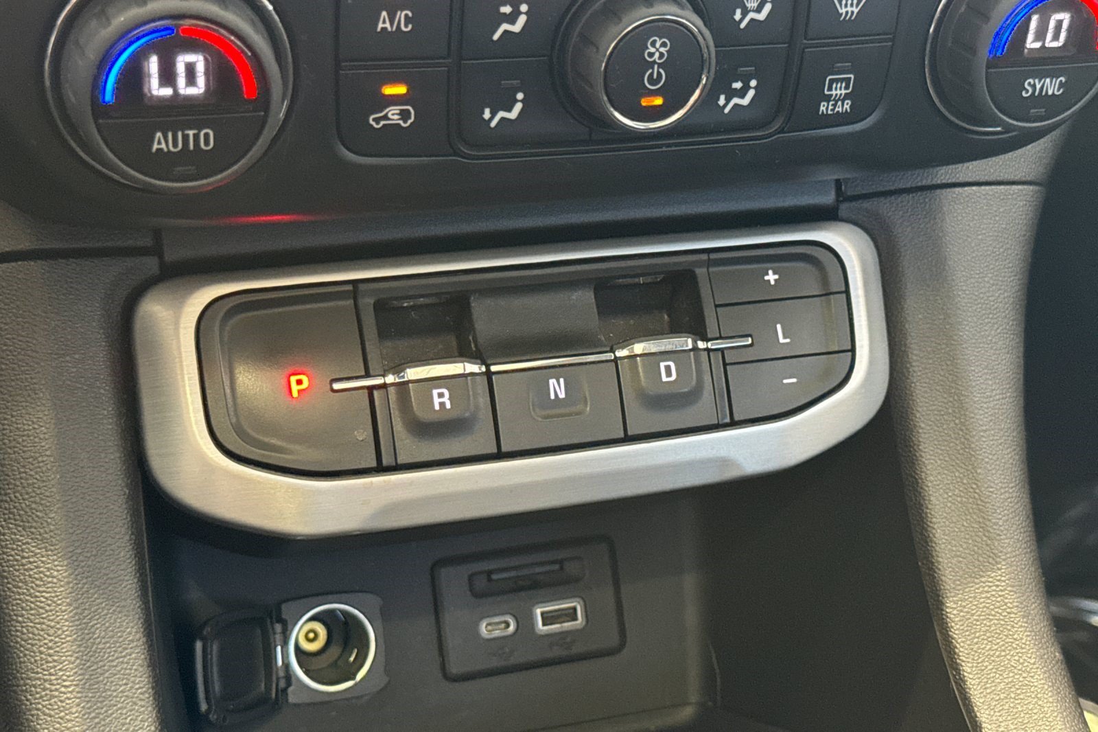Used 2023 GMC Acadia SLT w/ Technology Package AWD/4WD image 28