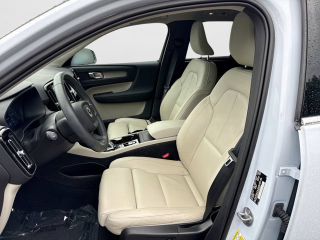 Certified 2024 Volvo XC40 B5 Plus w/ Climate Package AWD/4WD image 16