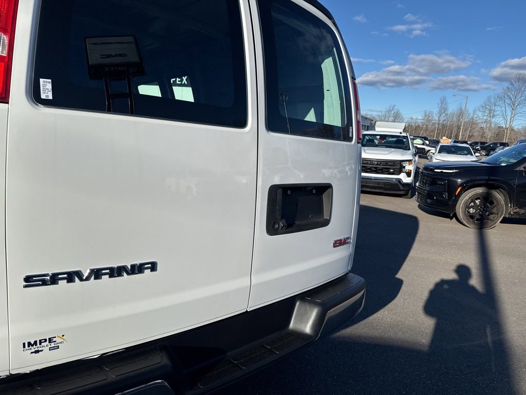 Used 2022 GMC Savana 2500 w/ Driver Convenience Package RWD image 24