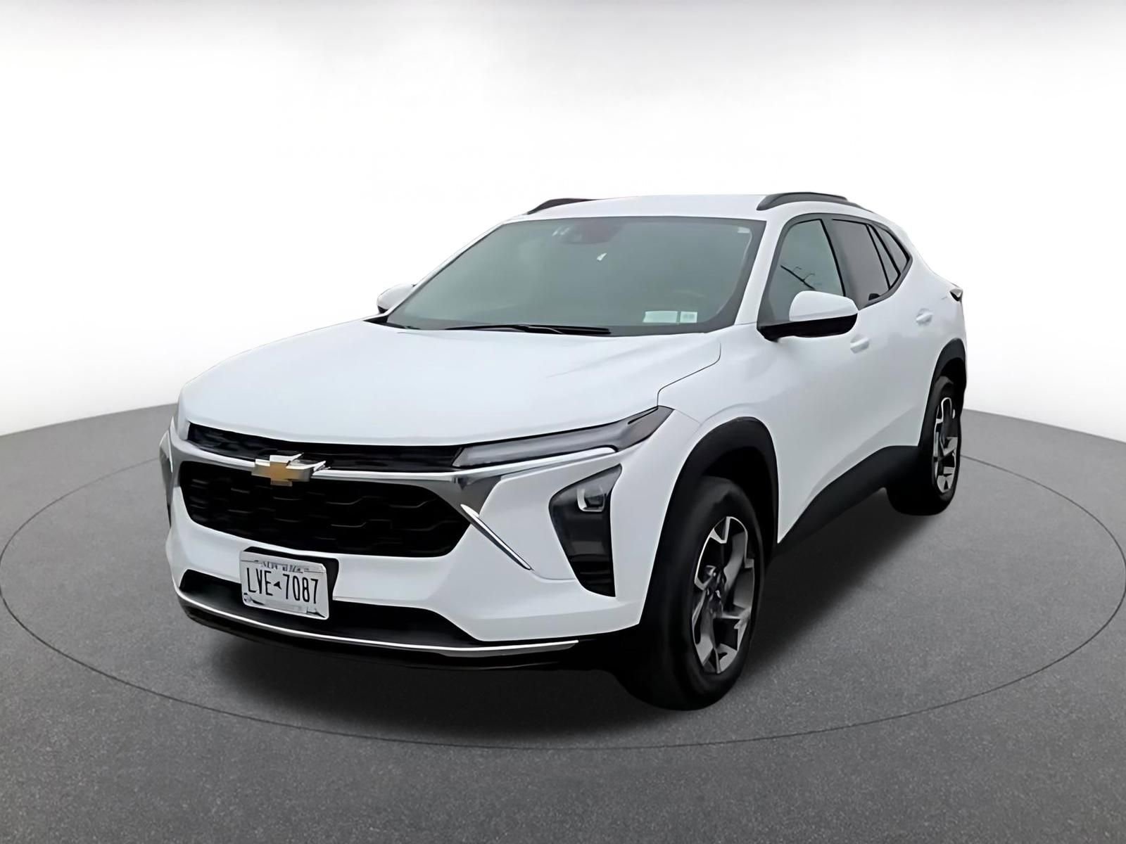 Used 2025 Chevrolet Trax LT FWD image 7