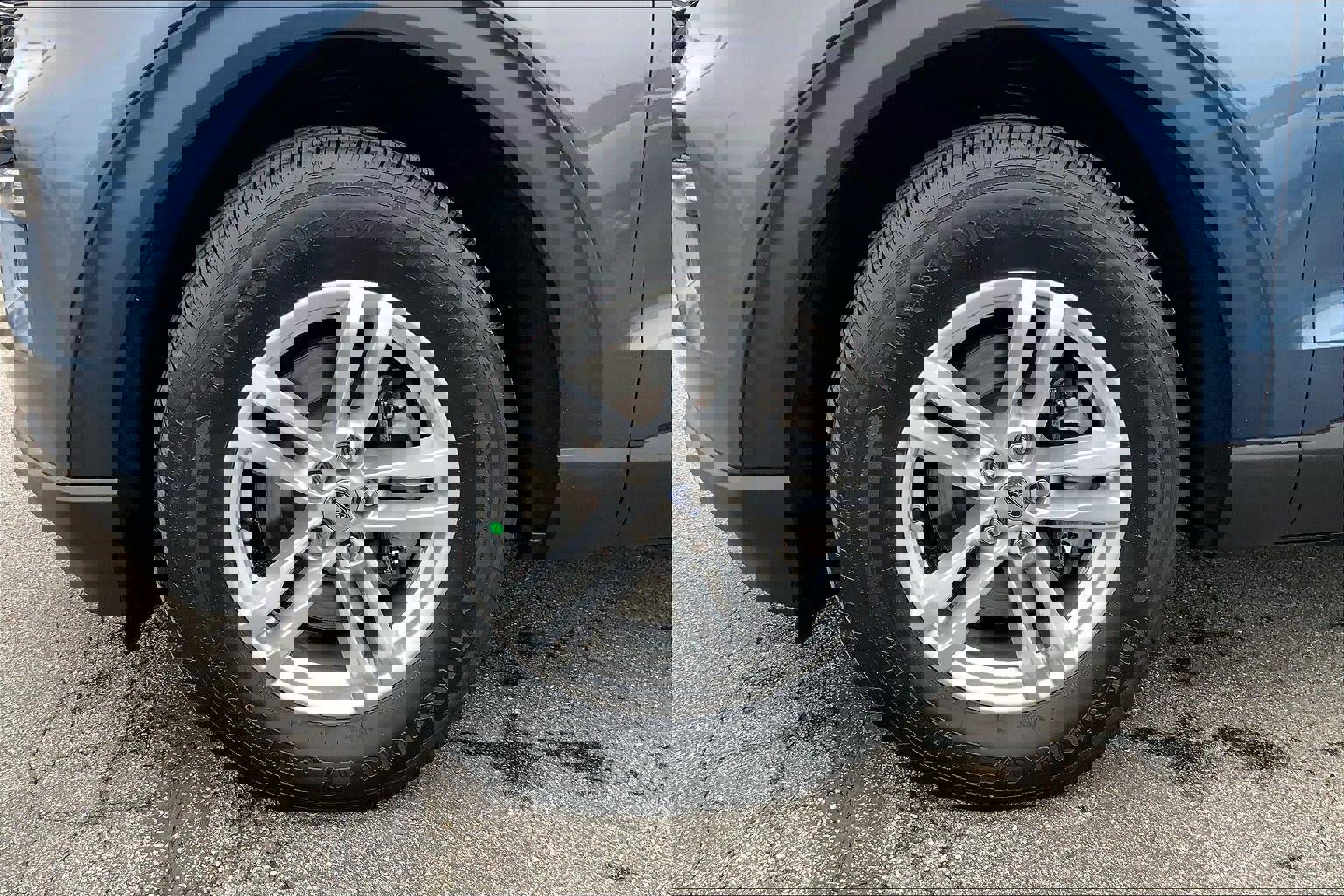 Used 2020 Ford Explorer XLT w/ Equipment Group 202A image 9