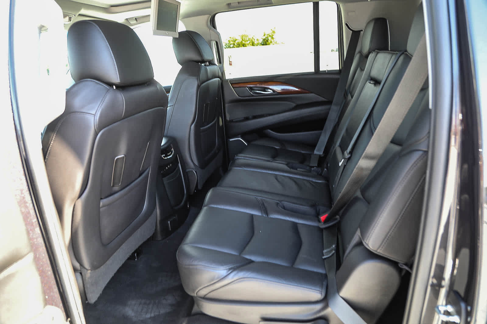 Used 2018 Cadillac Escalade ESV Premium Luxury AWD/4WD image 18