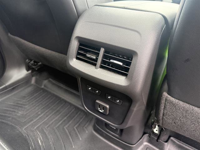 Used 2023 Chevrolet Equinox Premier image 24