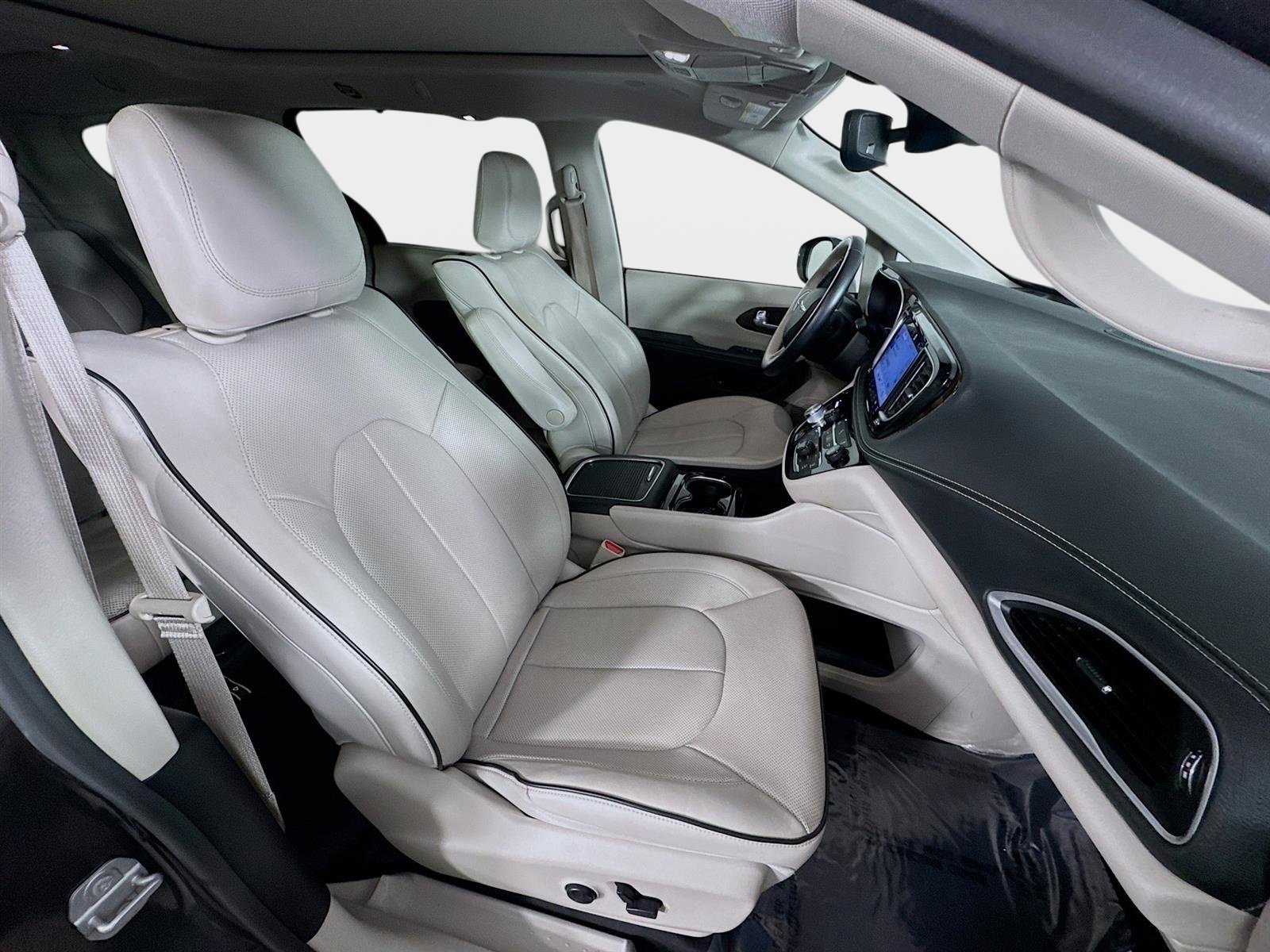 Used 2021 Chrysler Pacifica Limited w/ Uconnect Theater Family Group image 30